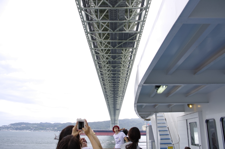明石海峡大橋の真下