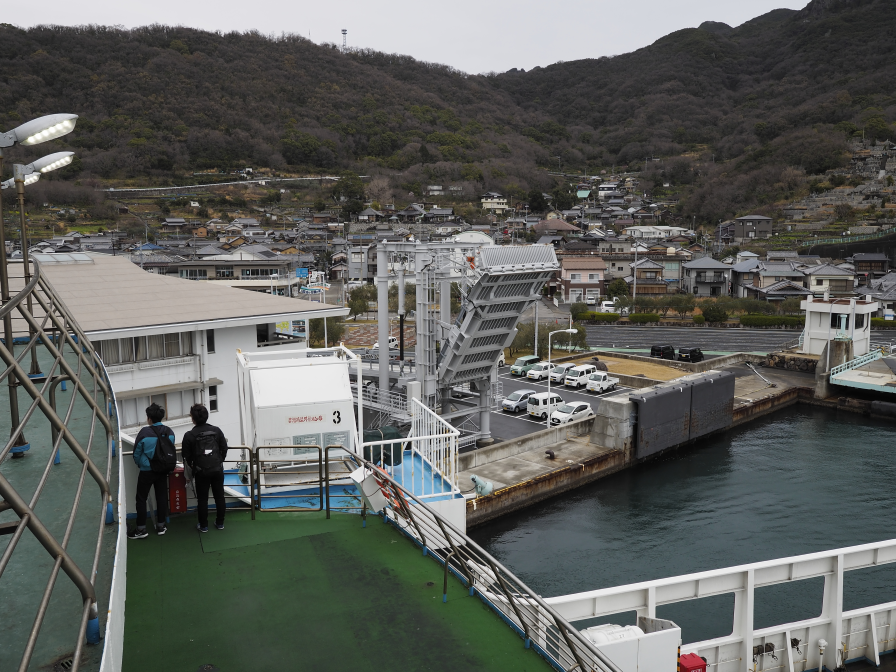 ジャンボフェリーから見る小豆島坂手港