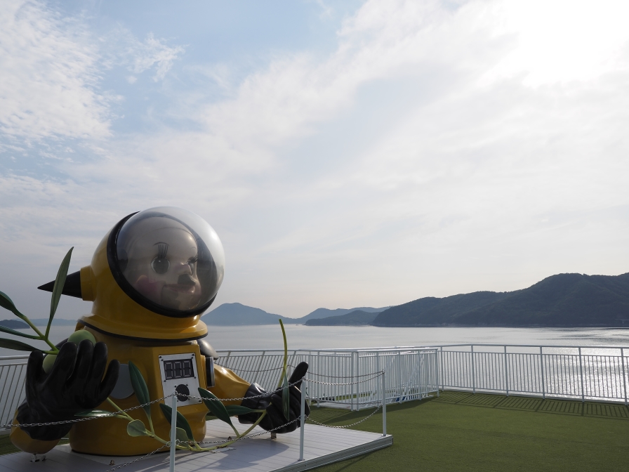 ジャンボフェリー海上のトラやん