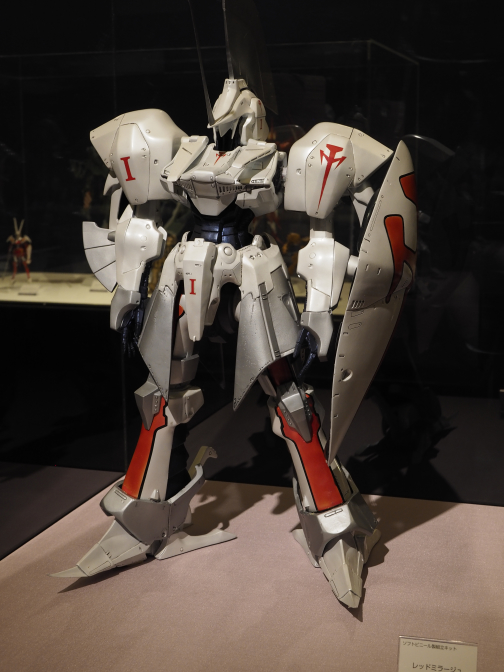 何某のロボットのフィギュア