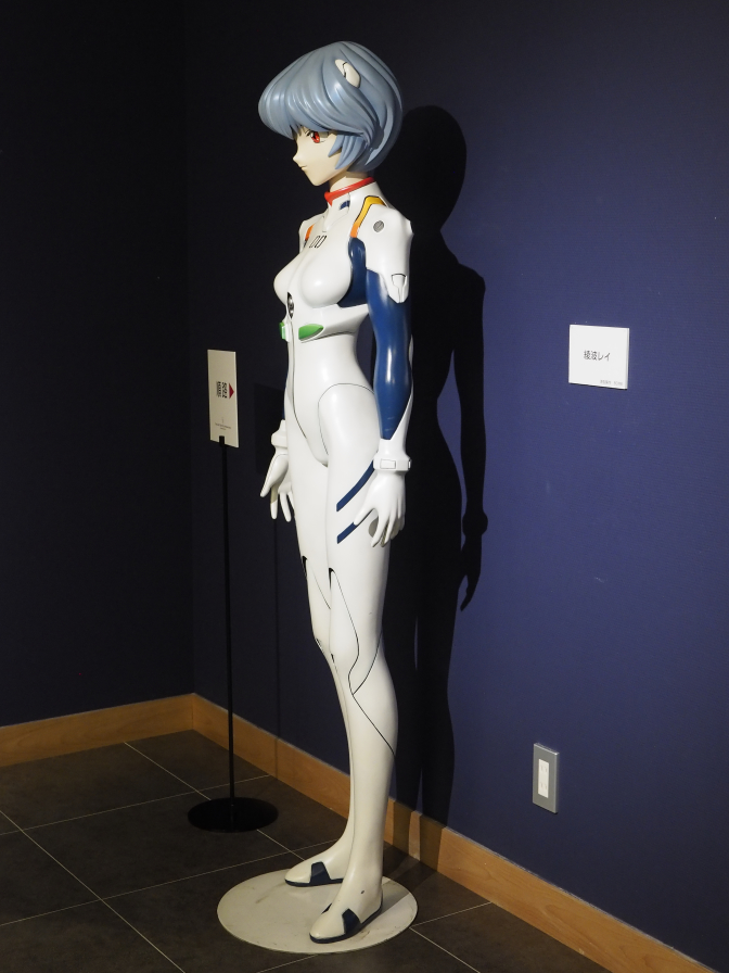 エヴァンゲリオン綾波レイフィギュア左側から