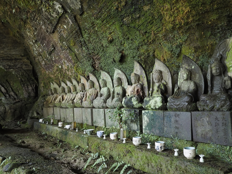 鵜殿(うどの)の石仏群