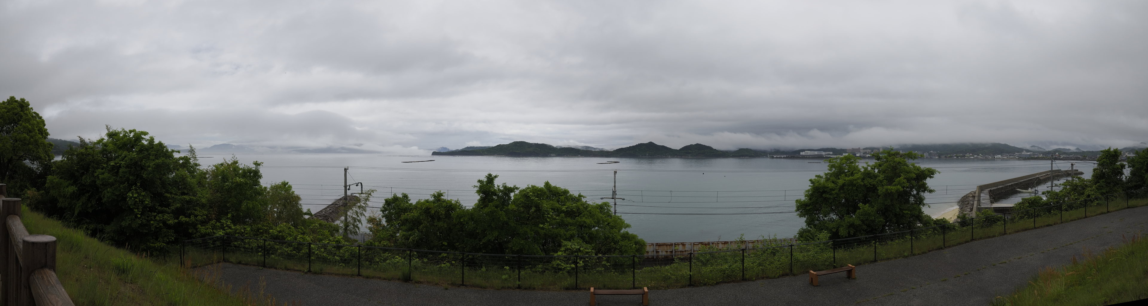 房前公園(ふさざきこうえん)から志度湾(しどわん)を見る