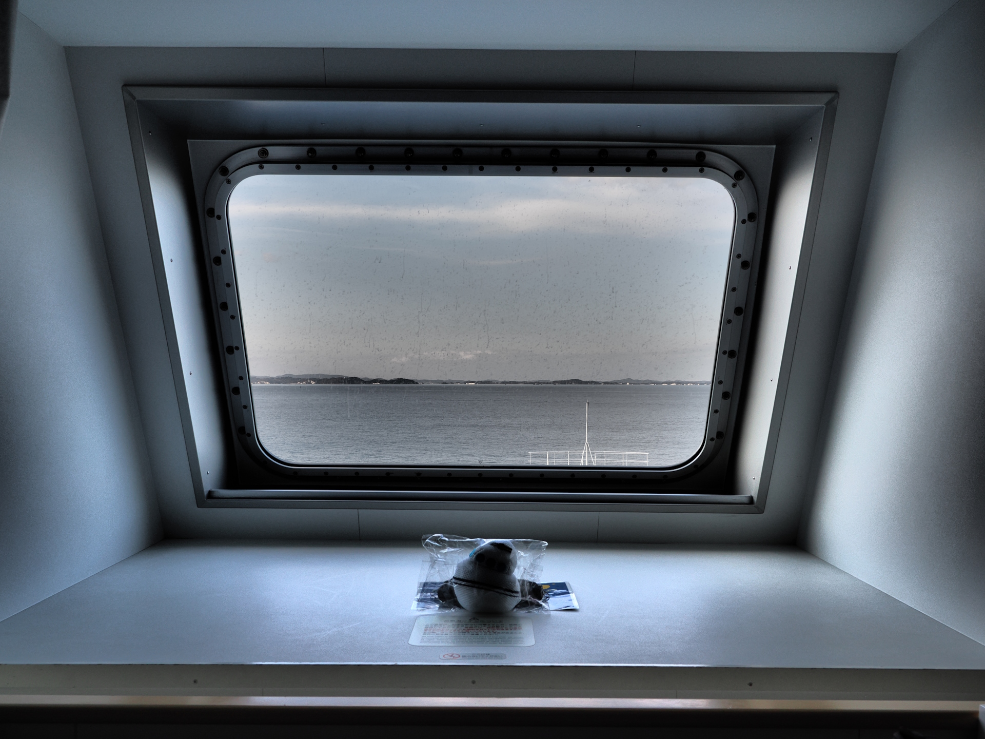 仙台港へ向かう太平洋フェリーきたかみの客室の写真