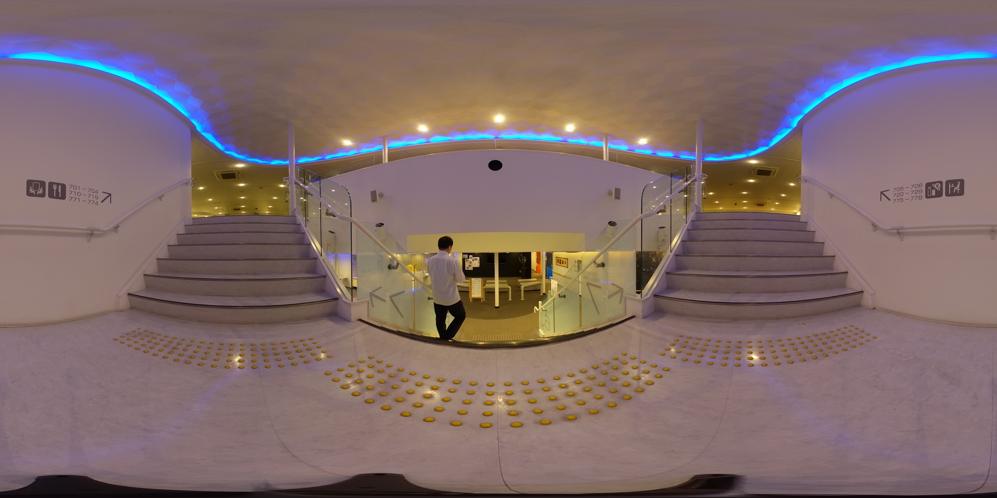 太平洋フェリーきたかみ船内(6-7デッキ間の階段) 360度パノラマ