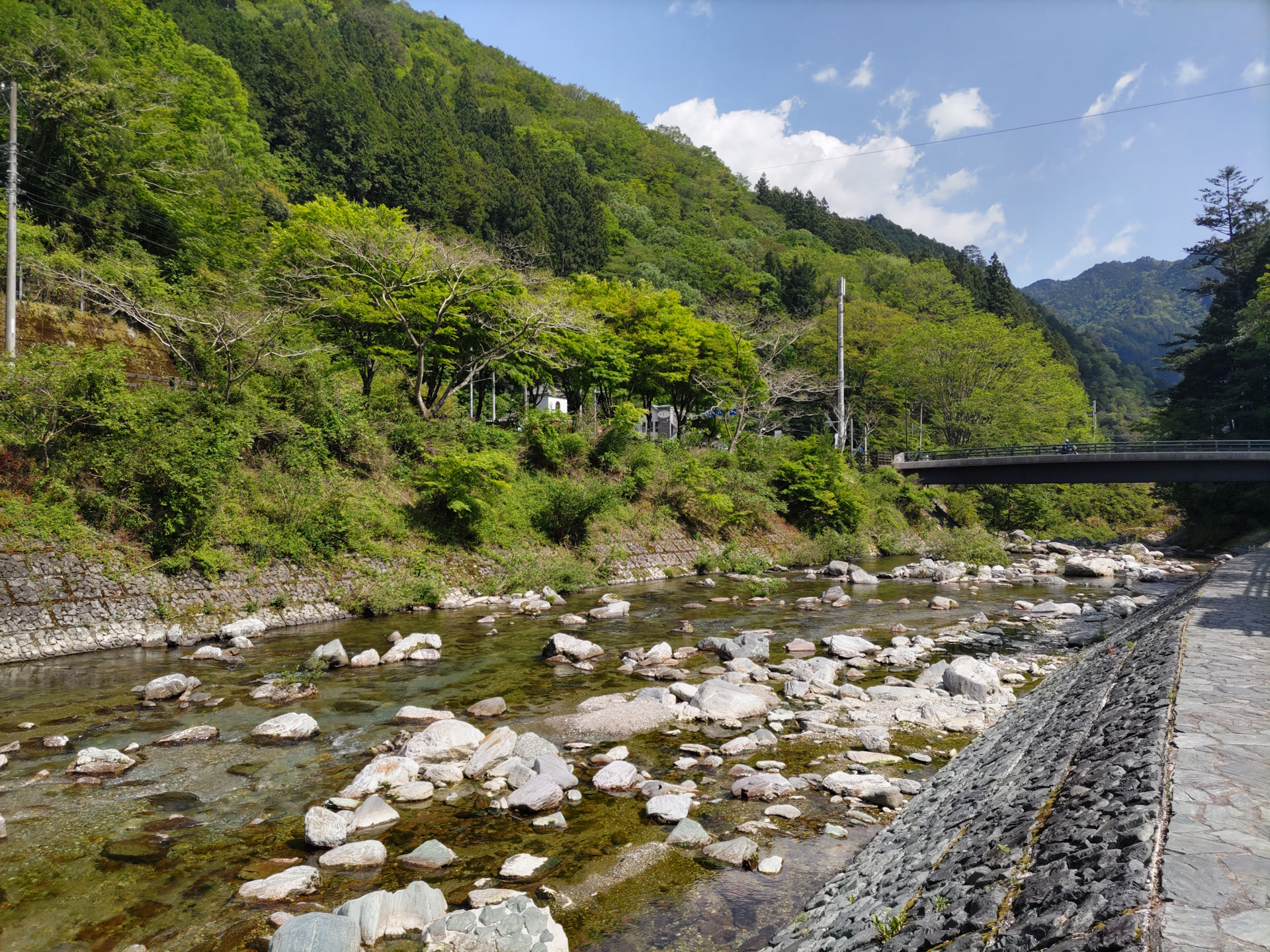 道の駅木の香から見た桑瀬川（吉野川の支流）